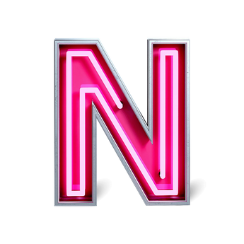 Ein 3D-Profilbuchstabe 'N' mit pinkfarbener LED-Neonbeleuchtung in einem silbernen Metallrahmen. Moderne Leuchtwerbung.