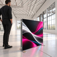 SEGO Lightbox Textilspannrahmen 1000 × 1000 mm, beleuchtet, im Ausstellungsraum