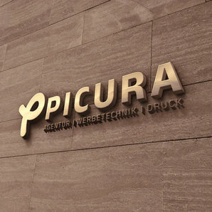 Dreidimensionale Werbebuchstaben an einer Außenfassade