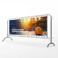 Absperrgitterbanner mit Firmenlogo