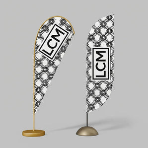 Beachflags individuell bedrucken lassen mit farbigem Motiv und stabilem Gestell