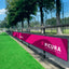 Individuell bedrucktes Bandenbanner an einem Fußballfeld