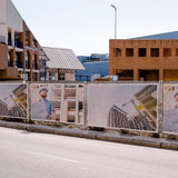 Metallöse eines Bauzaunbanners in Nahaufnahme