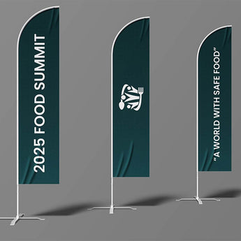 Geschwungene Stofffläche mit farbigem Motiv bei hellem Tageslicht