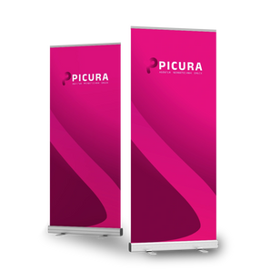Zwei magentafarbene Messeaufsteller mit PICURA-Logo in silberner Standkassette. Hochwertige Roll-Up Banner drucken lassen.