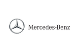 Referenz der Picura GmbH – Der ikonische Mercedes-Benz Stern in glänzender Chrom-Optik neben dem Markenschriftzug auf transparentem Hintergrund, als Beispiel für exzellentes Automotive-Branding und hochwertige Werbetechnik.