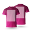 T-Shirt bedrucken – Eine grafische Darstellung von zwei T-Shirts in kräftigem Magenta (Pink), die sowohl die Vorderseite als auch die Rückseite mit markierten Platzhaltern für einen individuellen Logo- oder Motivdruck zeigen.