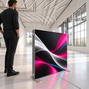 SEGO Lightbox Textilspannrahmen 1000 × 1000 mm, beleuchtet, im Ausstellungsraum