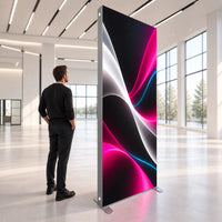 SEGO Lightbox Textilspannrahmen 1000 × 2500 mm, beleuchtet, im Ausstellungsraum