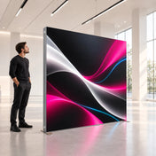 SEGO Lightbox Textilspannrahmen 2000 × 2000 mm, beleuchtet, im Ausstellungsraum
